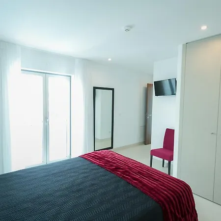 Konukevi Peralux Pêra