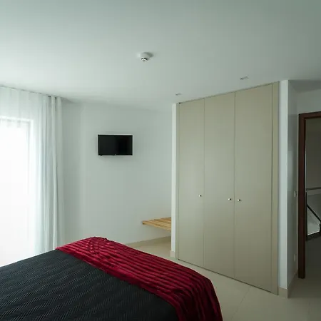 Konukevi Peralux Pêra